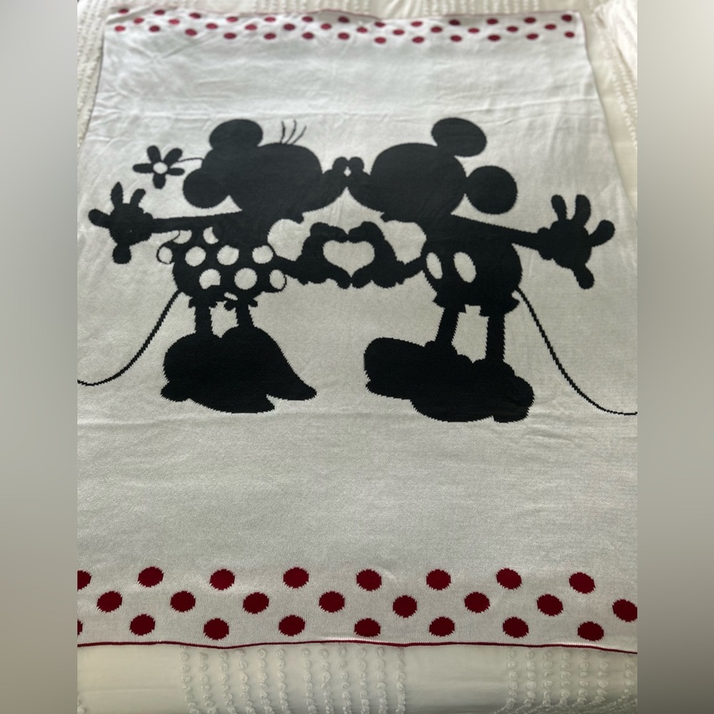 Mickey & Minnie Ethan Allen Red and White Polka Dot Throw Blanket Double Sided